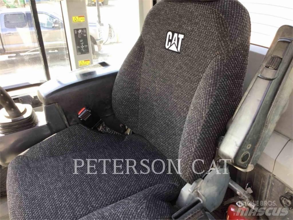 CAT 930M Фронтальные погрузчики