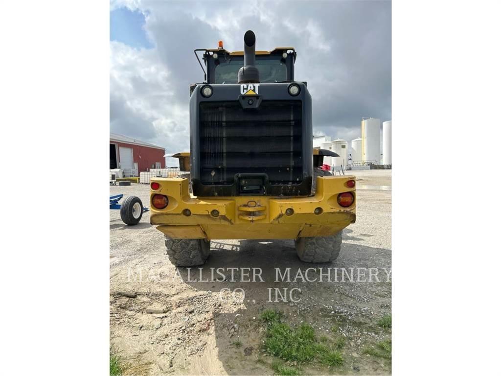 CAT 930M Фронтальные погрузчики