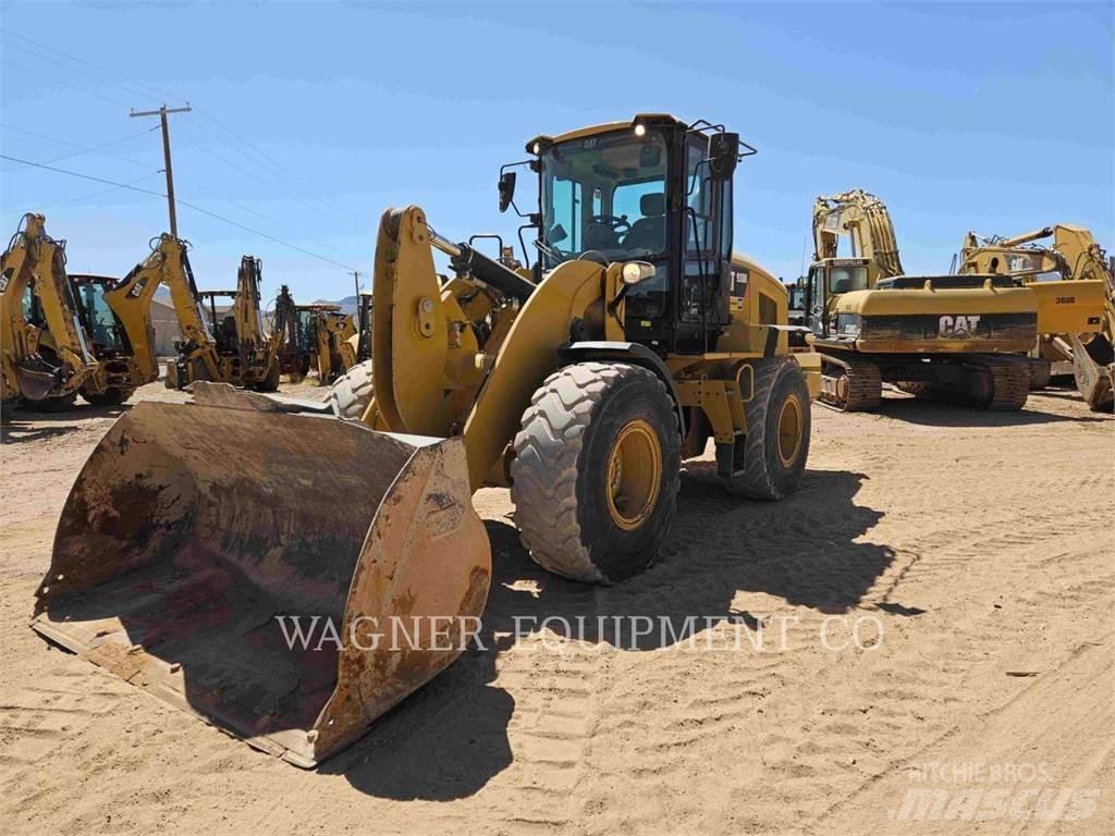 CAT 930M Фронтальные погрузчики
