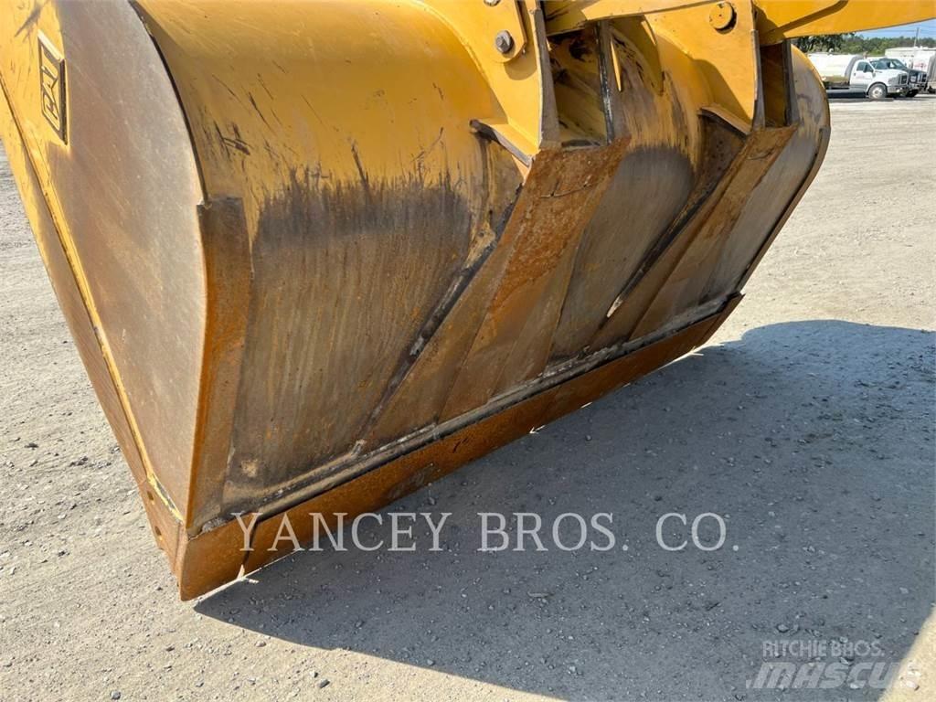 CAT 930M Фронтальные погрузчики
