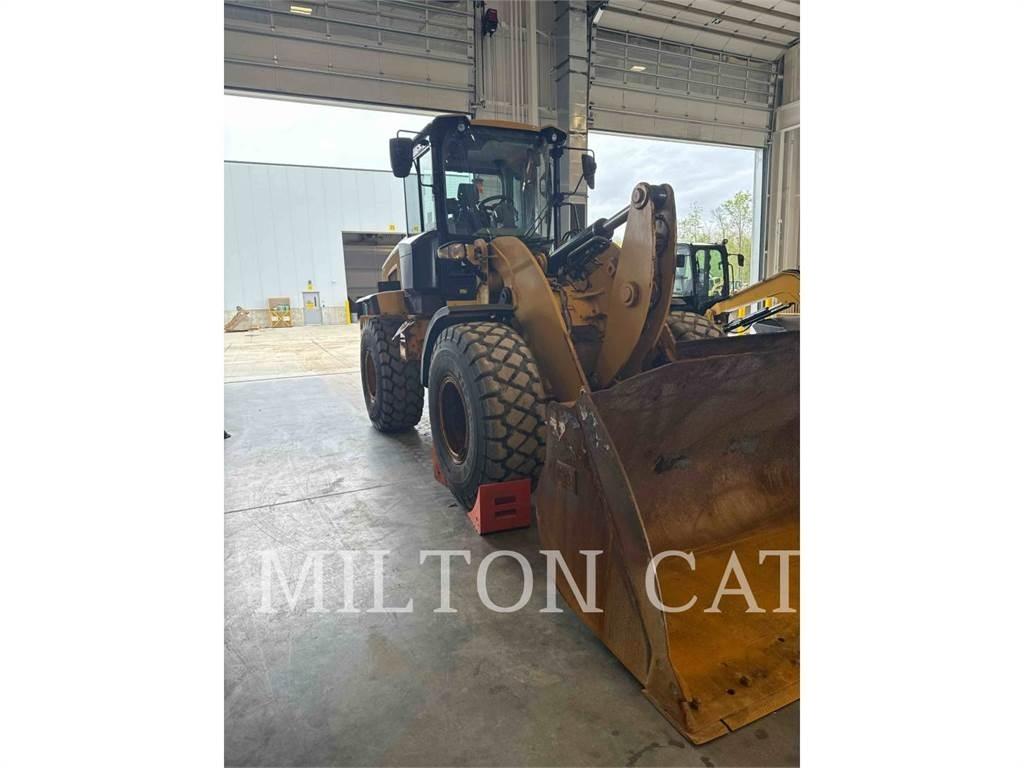 CAT 930M Фронтальные погрузчики