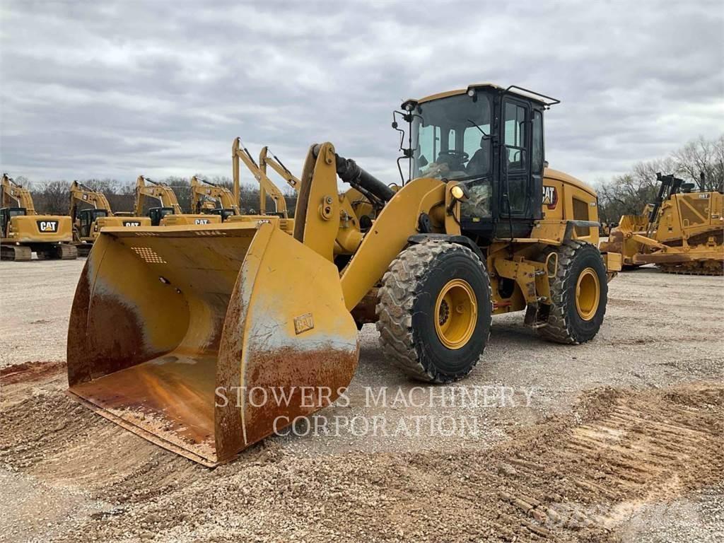 CAT 930M Фронтальные погрузчики