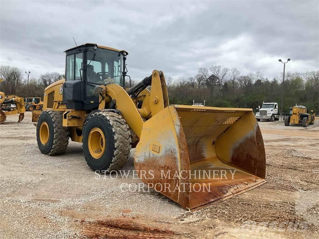 CAT 930M Фронтальные погрузчики
