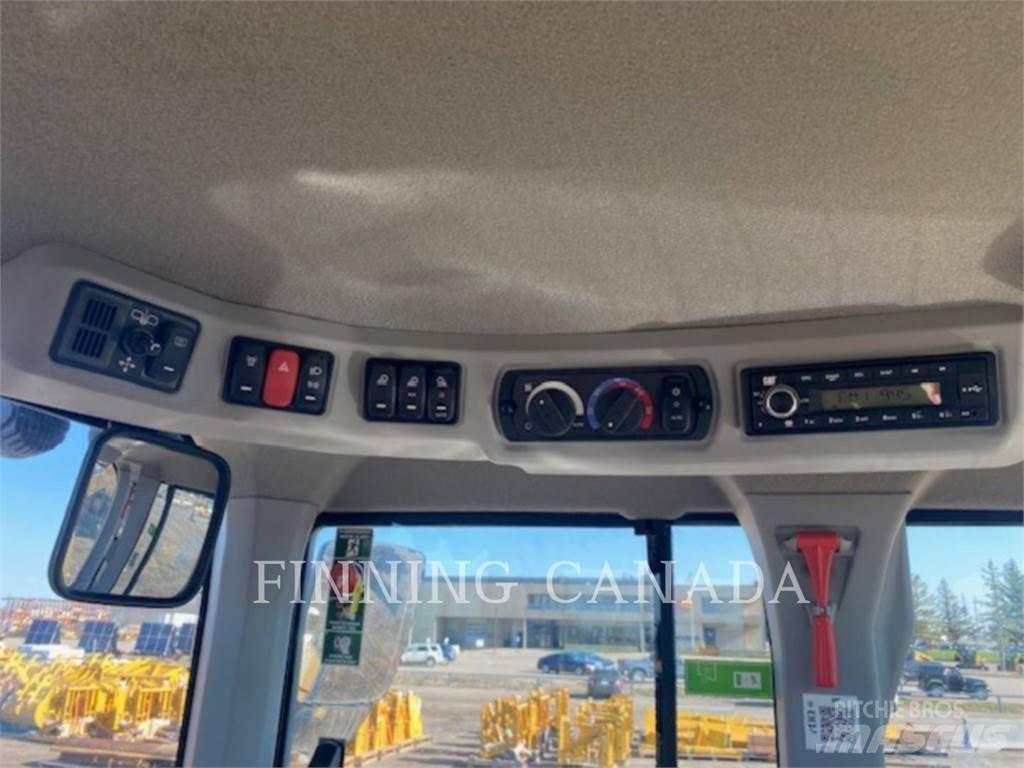 CAT 930M Фронтальные погрузчики