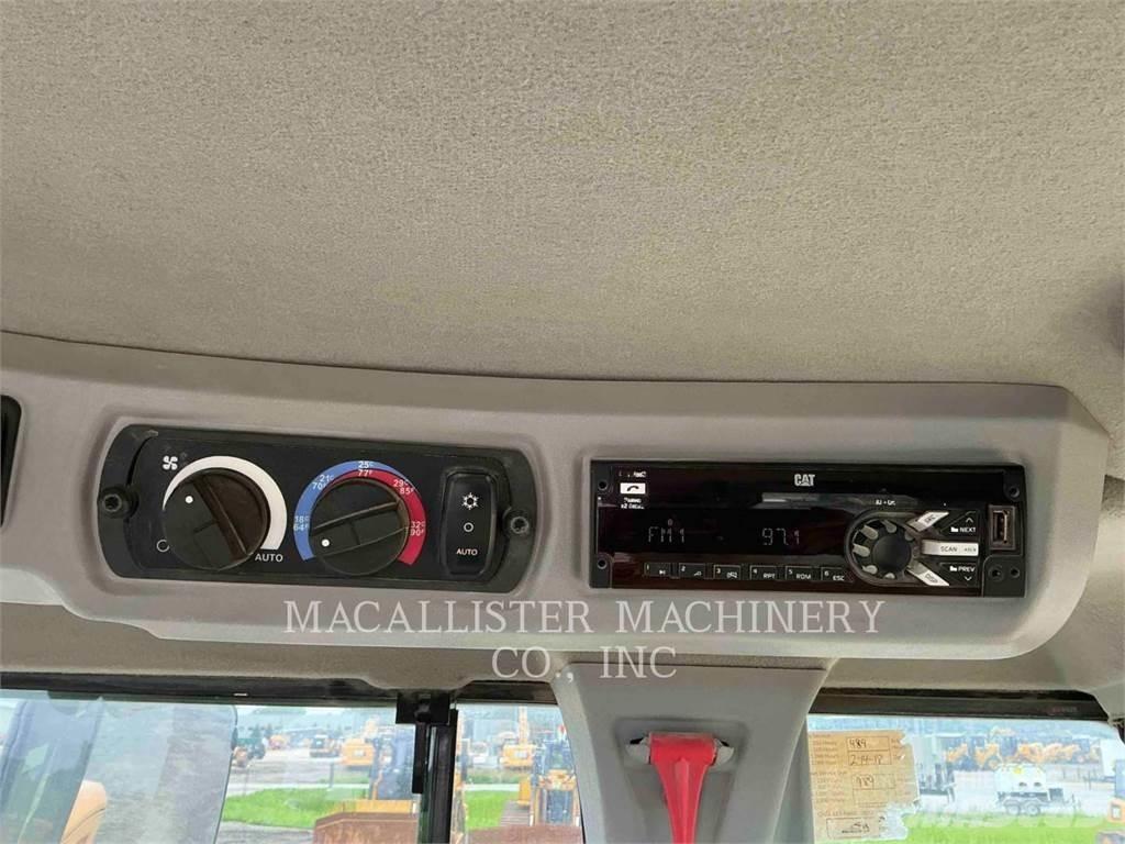 CAT 930M Фронтальные погрузчики