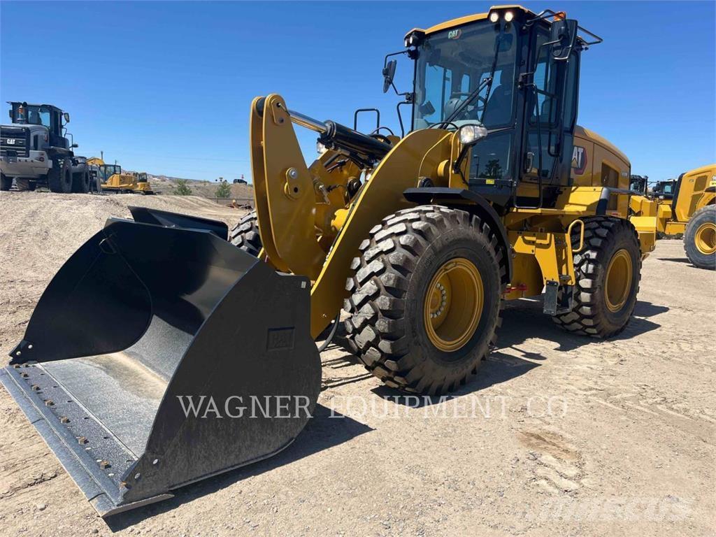 CAT 930M Фронтальные погрузчики