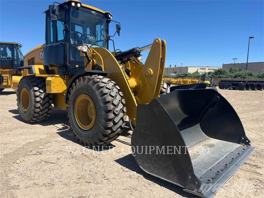 CAT 930M Фронтальные погрузчики
