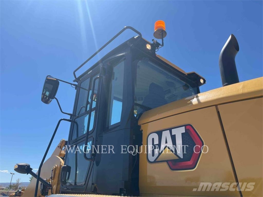CAT 930M Фронтальные погрузчики