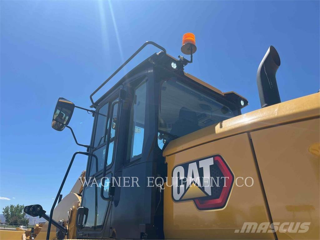 CAT 930M Фронтальные погрузчики