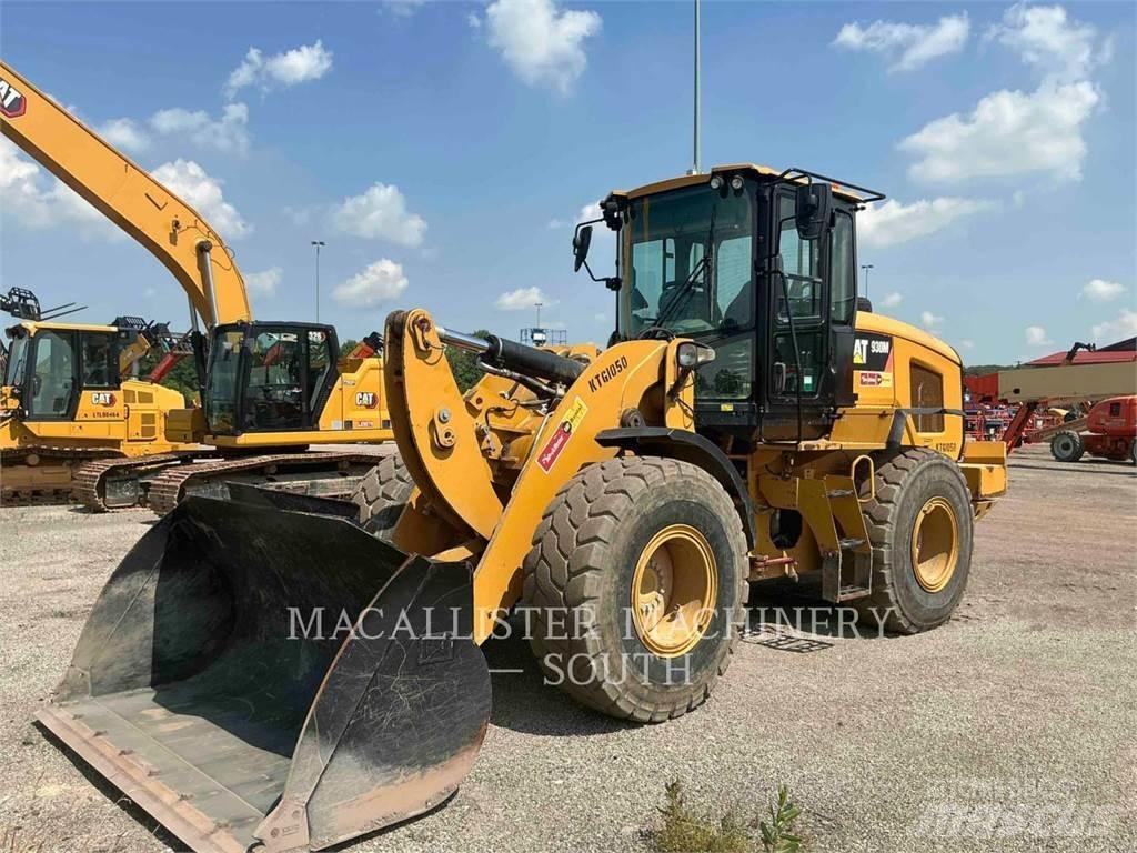 CAT 930M Фронтальные погрузчики