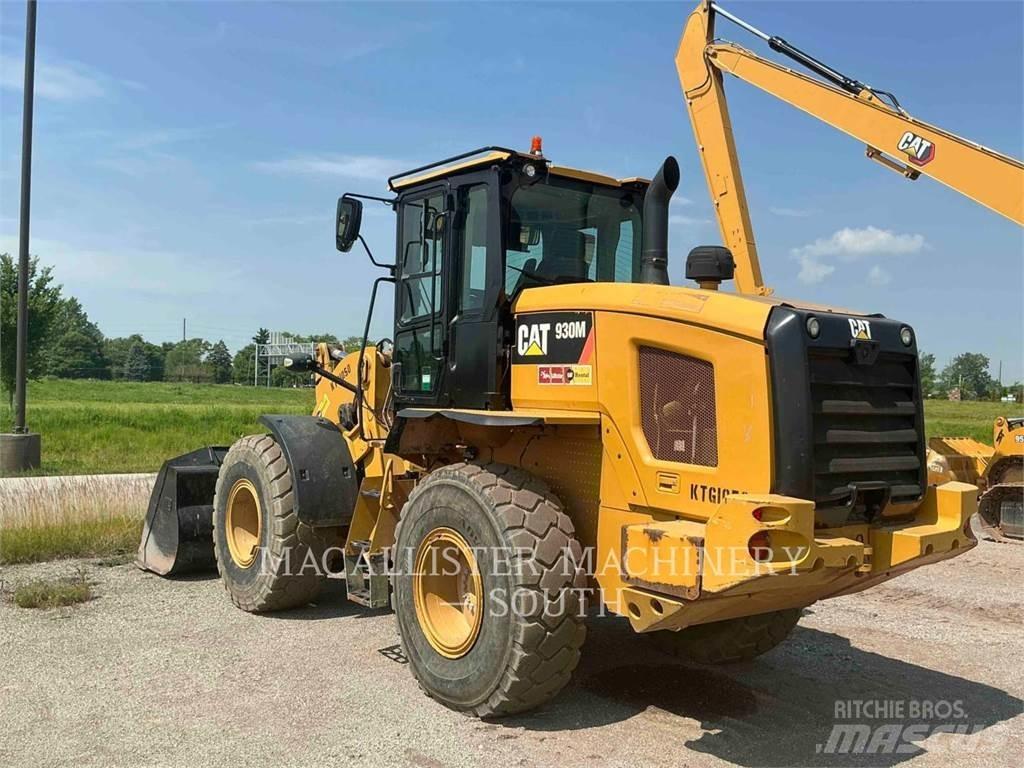 CAT 930M Фронтальные погрузчики
