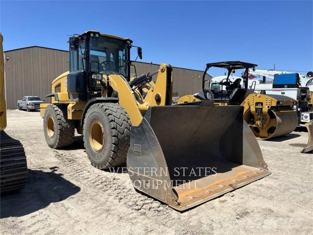 CAT 930M Фронтальные погрузчики