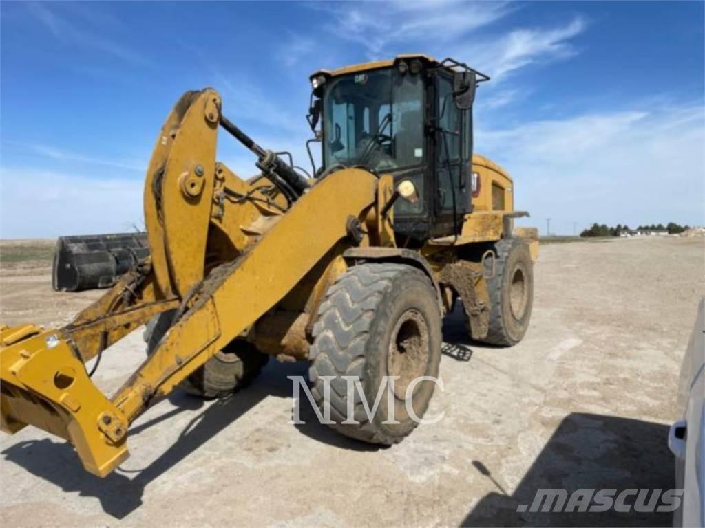 CAT 930M Фронтальные погрузчики