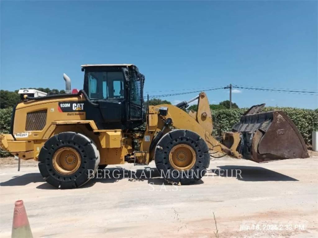 CAT 930M Фронтальные погрузчики