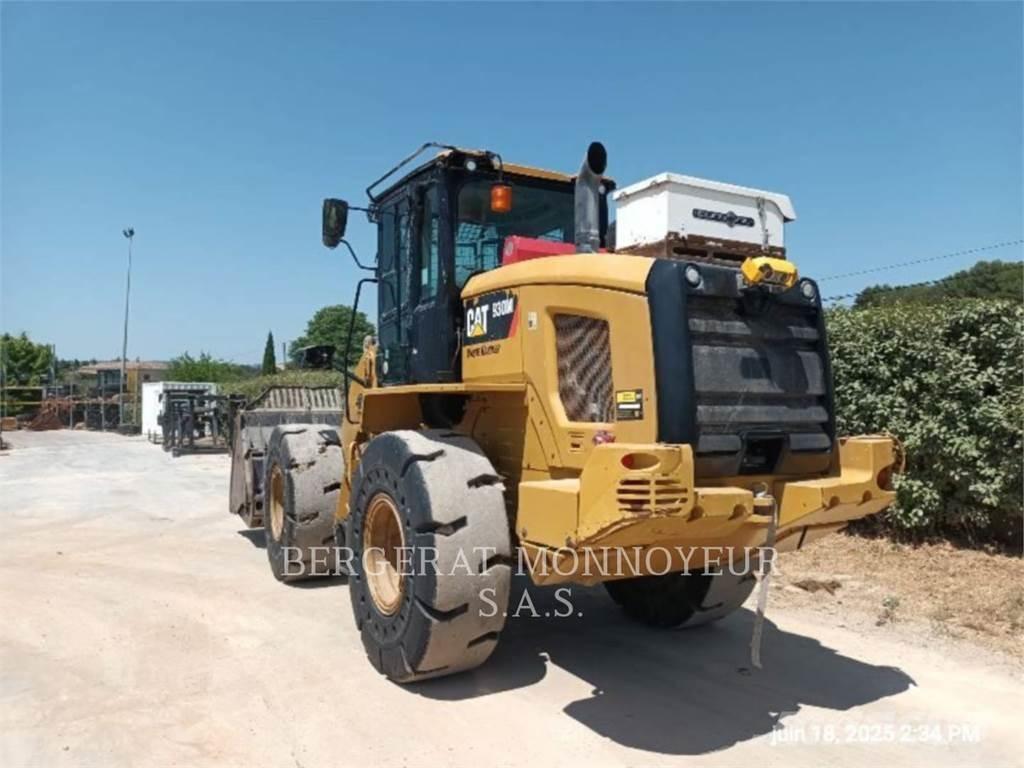 CAT 930M Фронтальные погрузчики