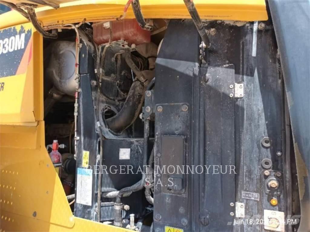 CAT 930M Фронтальные погрузчики