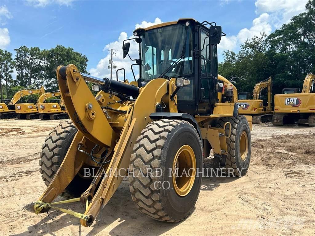 CAT 930M Фронтальные погрузчики