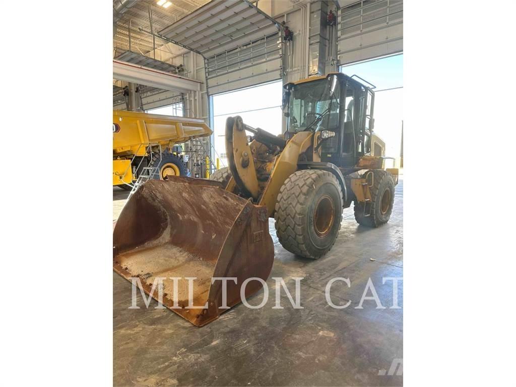 CAT 930M Фронтальные погрузчики