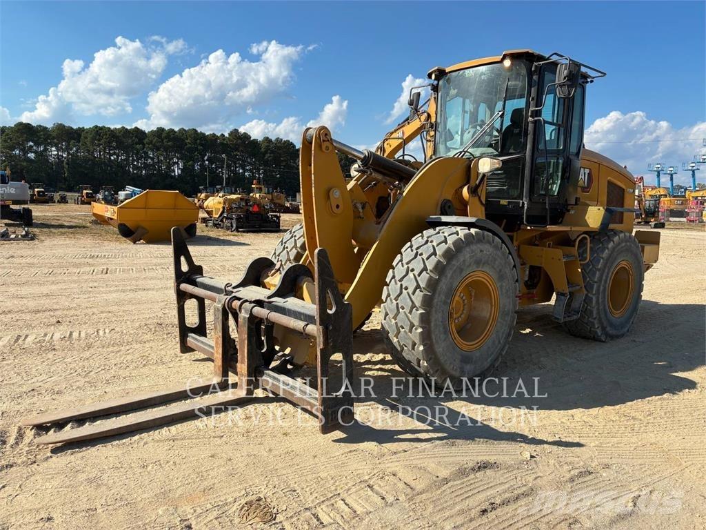CAT 930M Фронтальные погрузчики