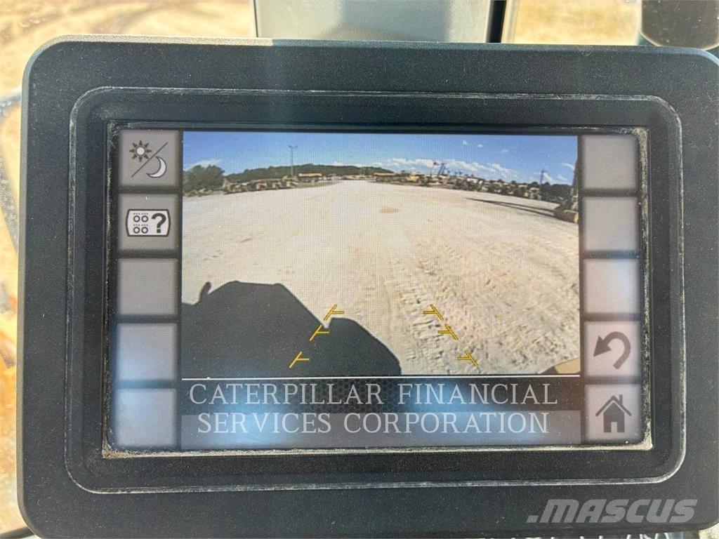 CAT 930M Фронтальные погрузчики
