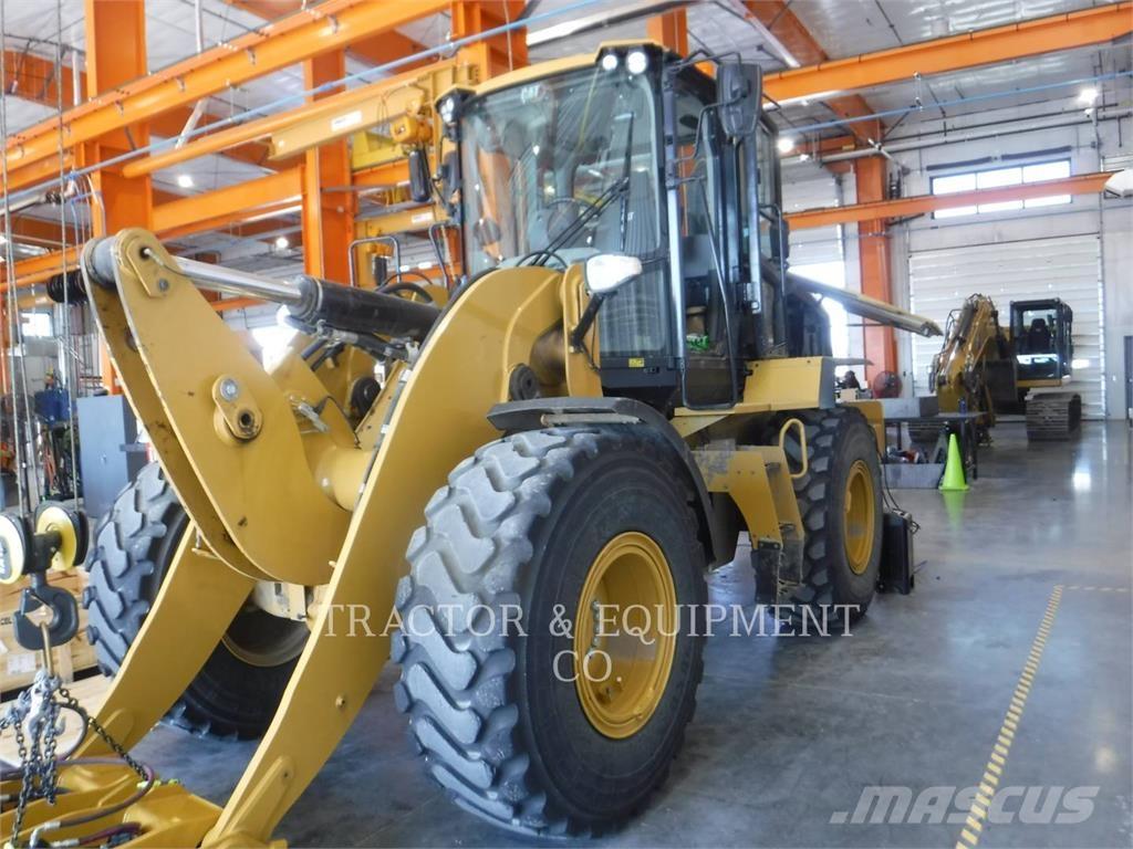CAT 930M Фронтальные погрузчики