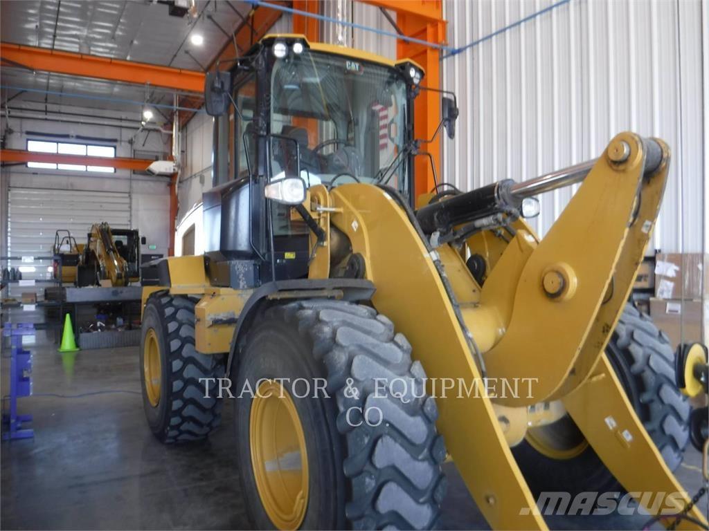 CAT 930M Фронтальные погрузчики