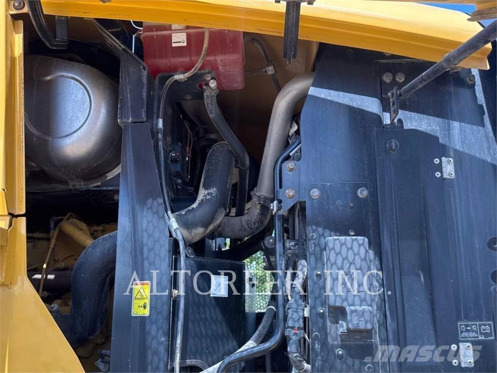 CAT 930M Фронтальные погрузчики