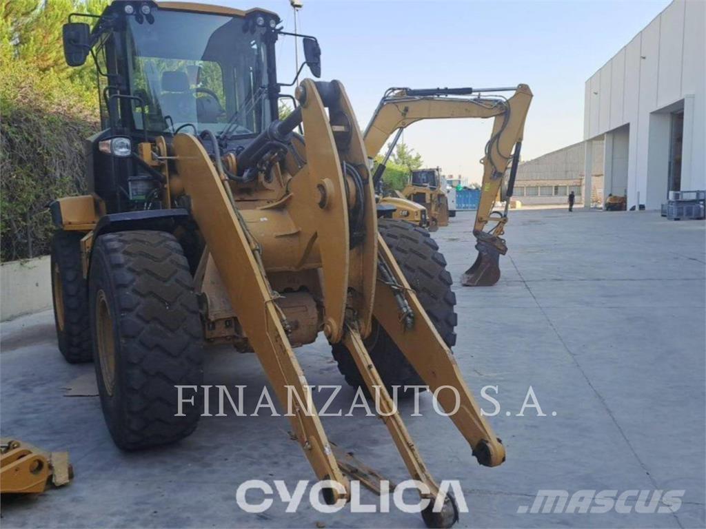 CAT 930M Фронтальные погрузчики