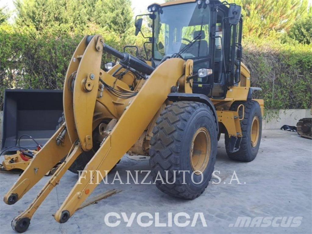 CAT 930M Фронтальные погрузчики