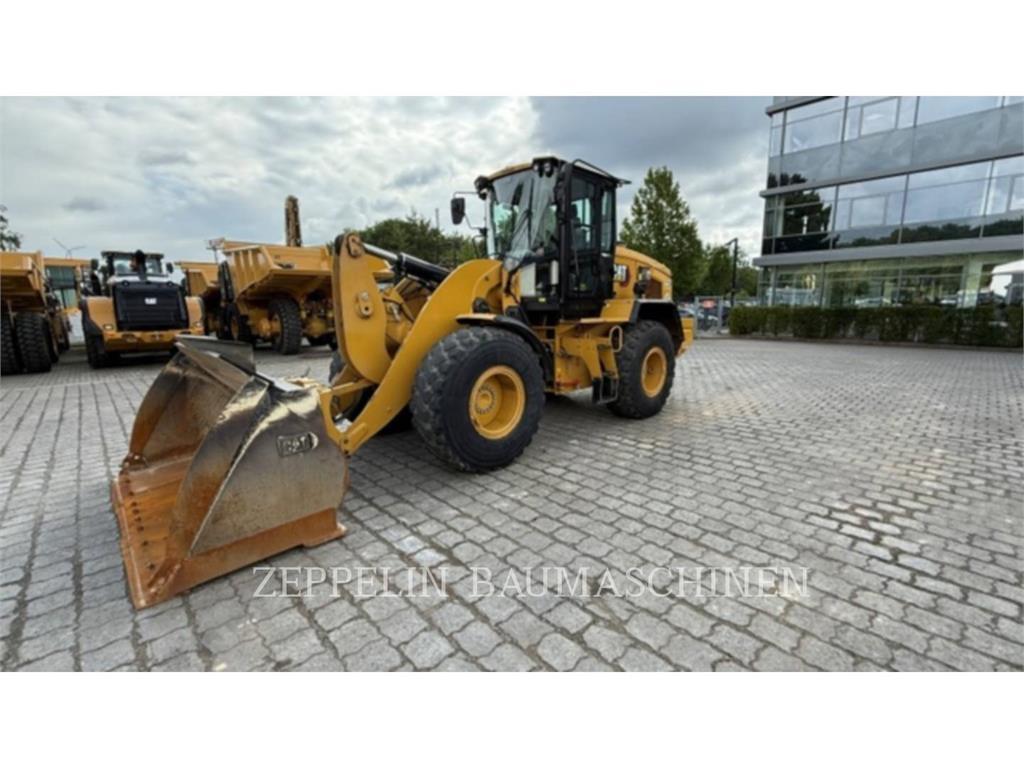 CAT 930M Фронтальные погрузчики