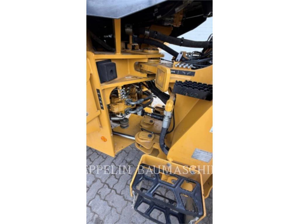 CAT 930M Фронтальные погрузчики