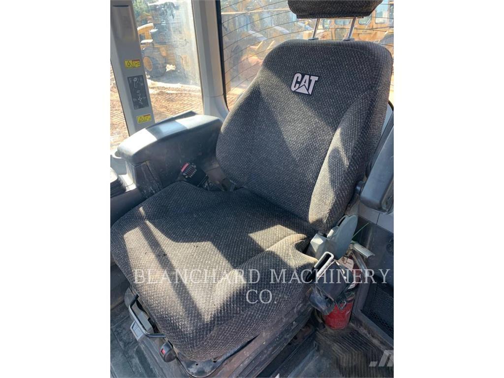 CAT 930M Фронтальные погрузчики