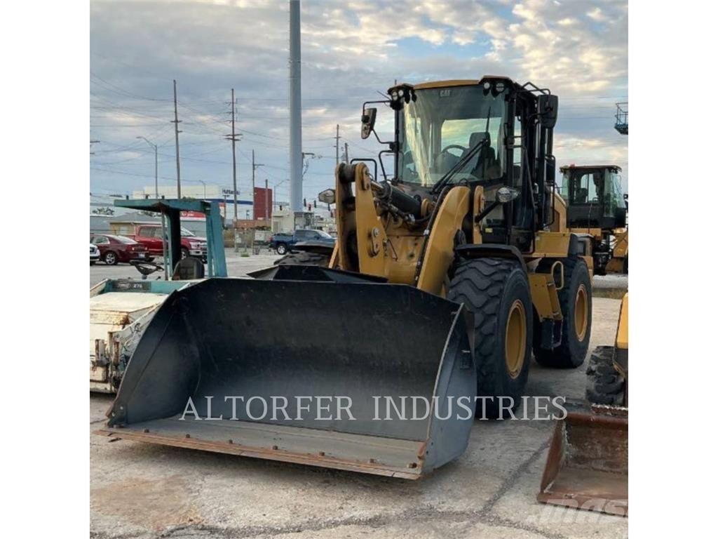 CAT 930M Фронтальные погрузчики