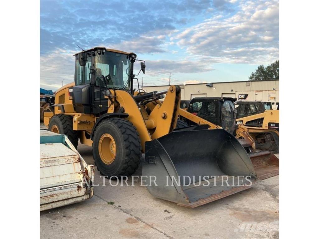 CAT 930M Фронтальные погрузчики