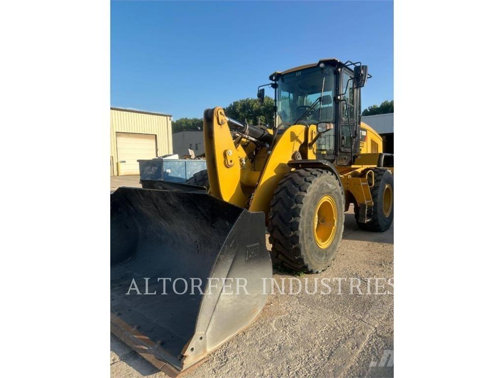 CAT 930M Фронтальные погрузчики