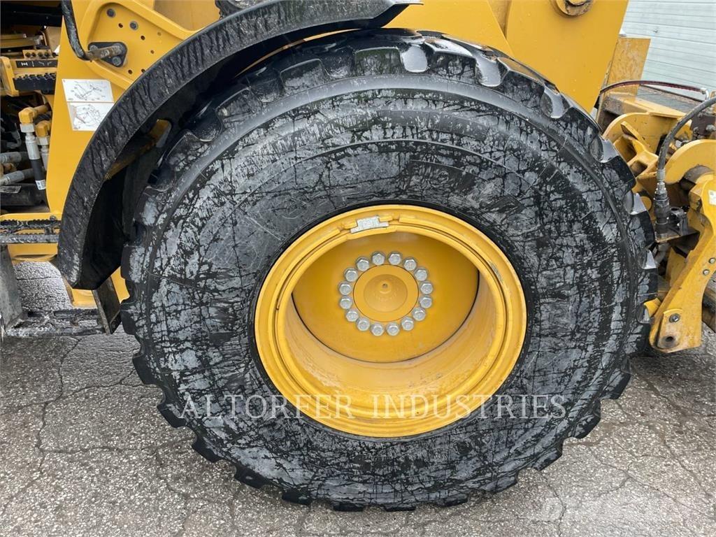 CAT 930M Фронтальные погрузчики