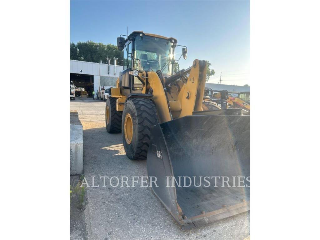 CAT 930M Фронтальные погрузчики