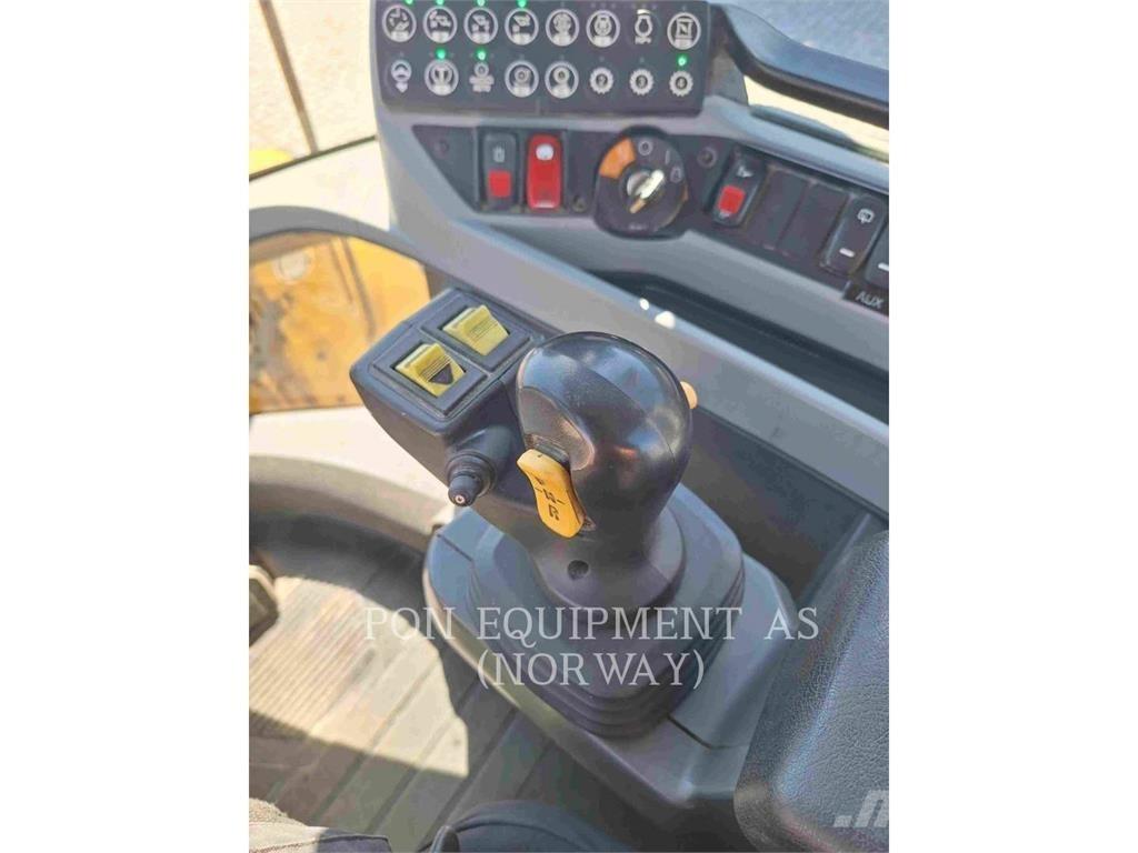 CAT 930M Фронтальные погрузчики