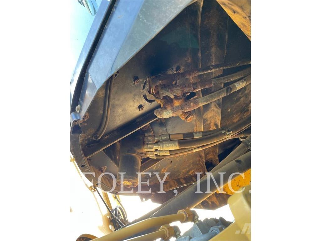 CAT 930M Фронтальные погрузчики