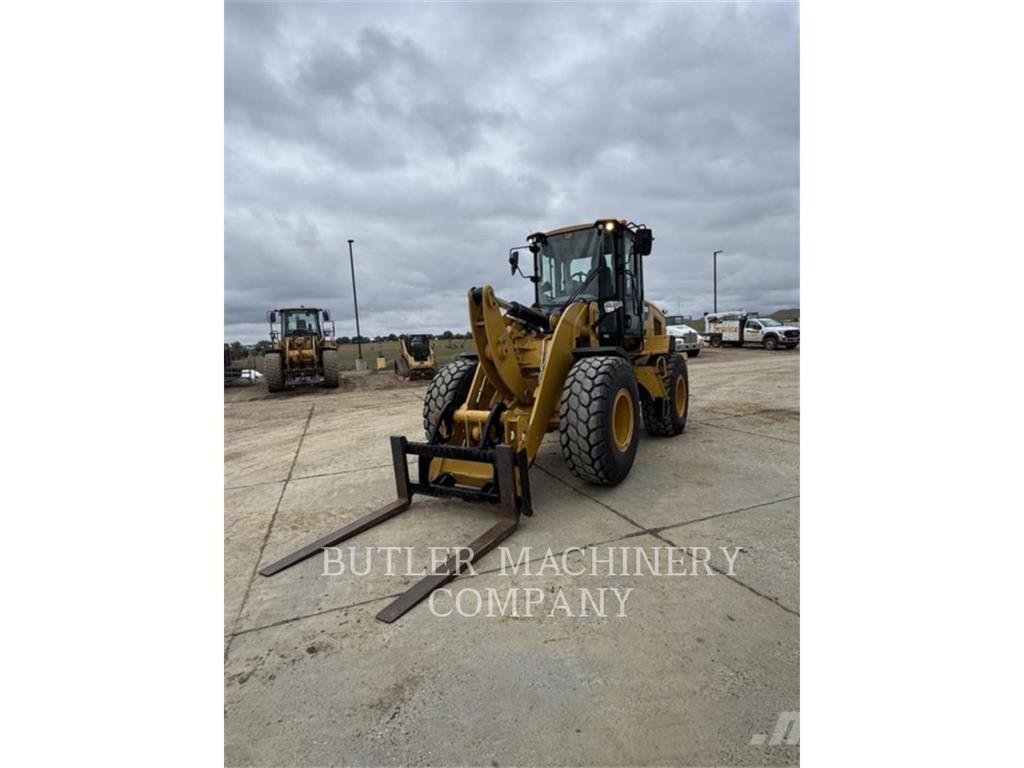 CAT 930M Фронтальные погрузчики
