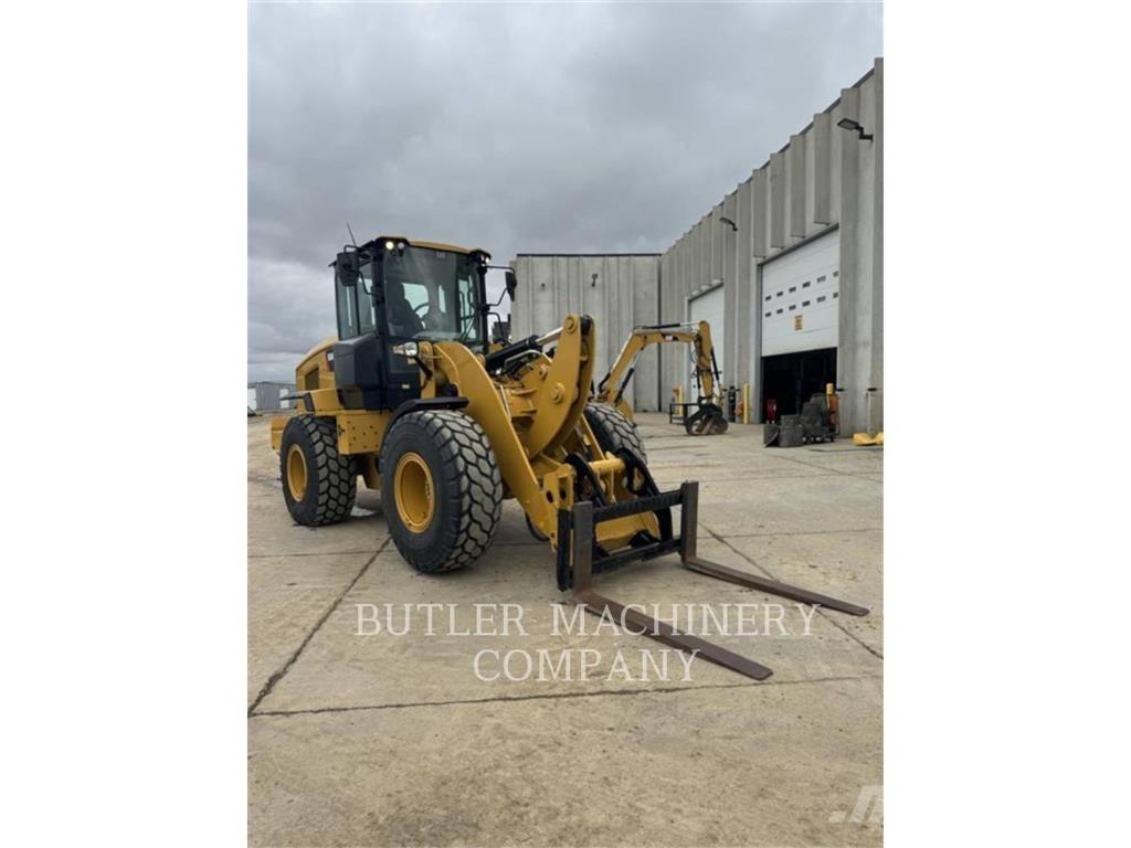 CAT 930M Фронтальные погрузчики