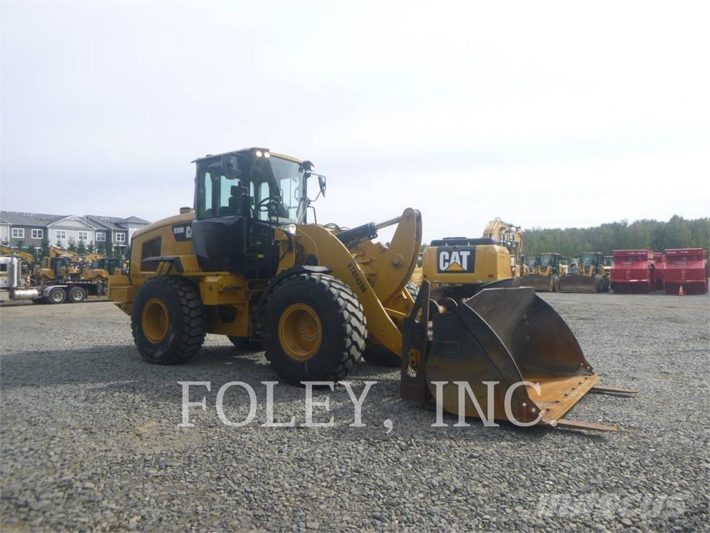 CAT 930M Фронтальные погрузчики