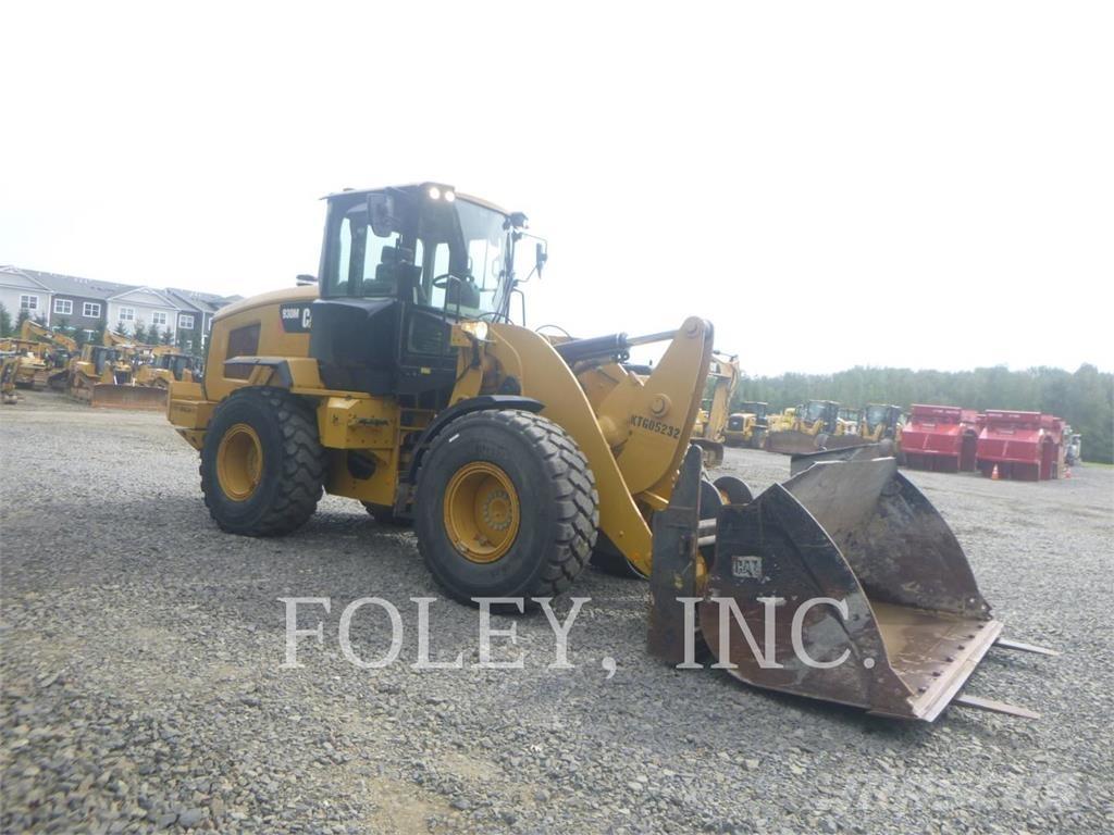 CAT 930M Фронтальные погрузчики