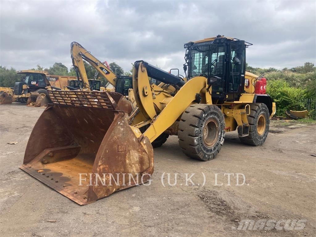 CAT 930M Фронтальные погрузчики
