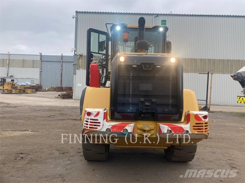 CAT 930M Фронтальные погрузчики