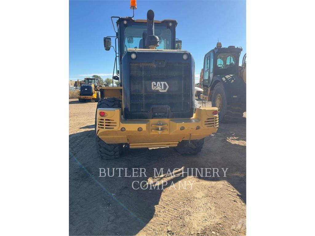 CAT 930M Фронтальные погрузчики