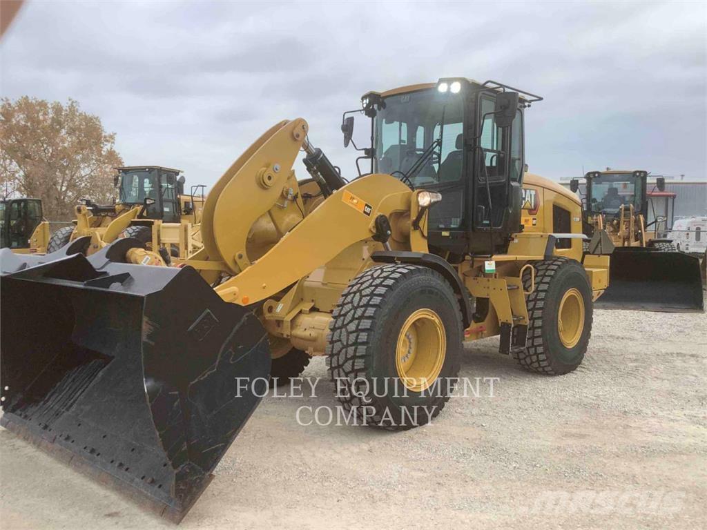 CAT 930M Фронтальные погрузчики