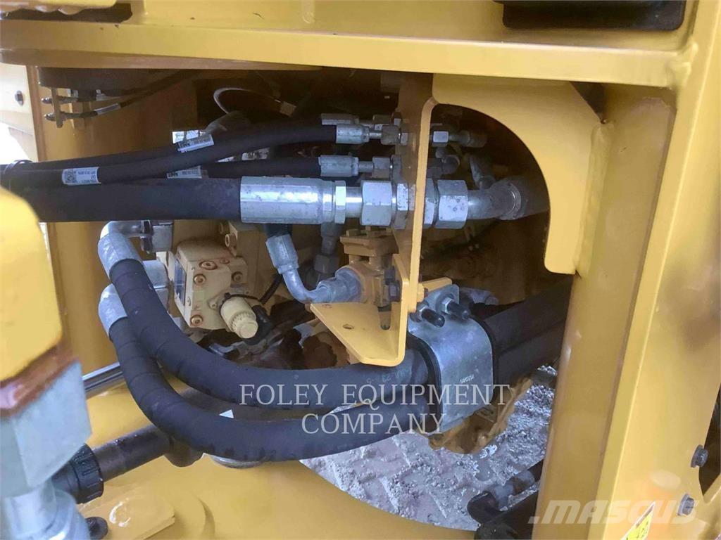 CAT 930M Фронтальные погрузчики