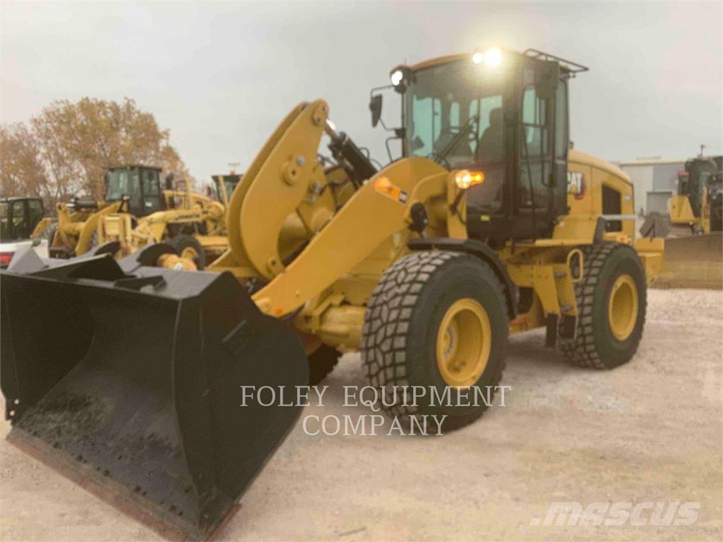 CAT 930M Фронтальные погрузчики