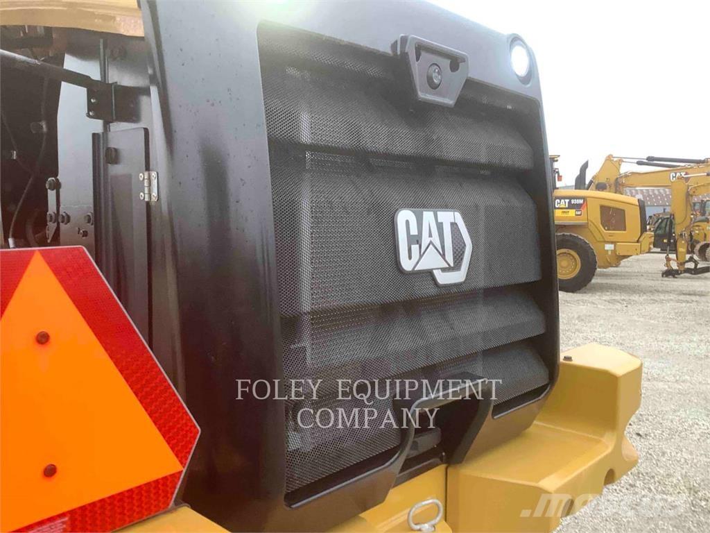 CAT 930M Фронтальные погрузчики